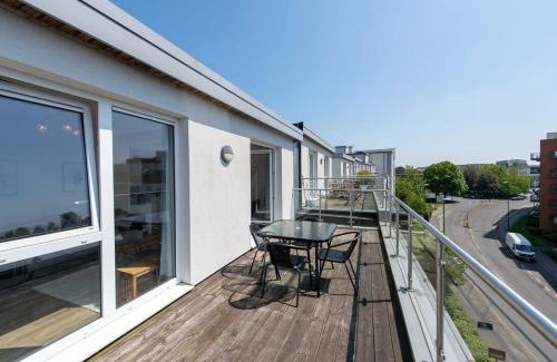 Crawley Apartment | Modern 2 Bed Apartment in Crawley - Child Friendly & Cozy
