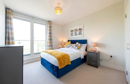 Crawley Apartment | Modern 2 Bed Apartment in Crawley - Child Friendly & Cozy