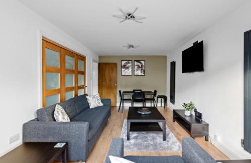 East Ham South Apartment | Inviting 2 Bed Bungalow in East Ham, Near Excel Center