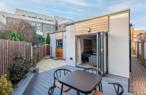 East Ham South Apartment | Inviting 2 Bed Bungalow in East Ham, Near Excel Center