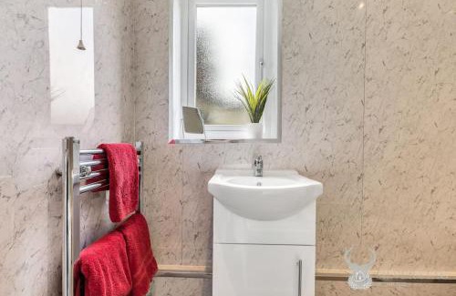 Church Gresley Apartment | Newly Renovated 2 BR House at Silver Stag Properties