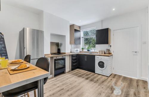 Church Gresley Apartment | Newly Renovated 2 BR House at Silver Stag Properties