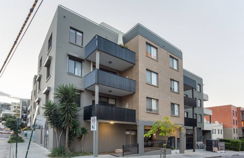 Redfern Apartment | Stylish 2-Bedroom Retreat with Garden Patio & Balcony