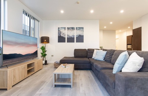 Redfern Apartment | Stylish 2-Bedroom Retreat with Garden Patio & Balcony