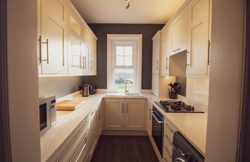 Seaford Apartment | Stylish 2 Bedroom Apartment with Family-Friendly Amenities