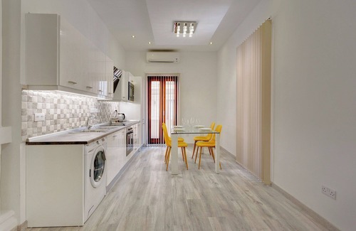 Tower Road Apartment | Modern 2 Bedroom Apartment with Great Amenities in Prime Spot