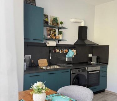 Sofia City Center Apartment | Stylish 2-Bedroom Apartment in Top Center - 5m walk to Metro station Serdika, Sofia statue - 1 FullBath & 1Washroom