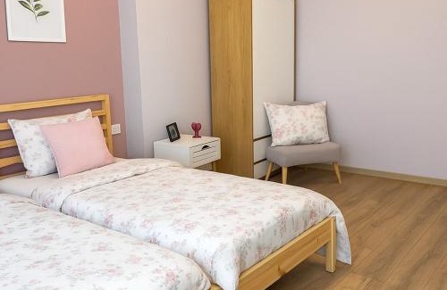 Sofia City Center Apartment | Stylish 2-Bedroom Apartment in Top Center - 5m walk to Metro station Serdika, Sofia statue - 1 FullBath & 1Washroom