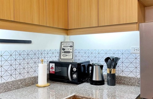 Project 4 Condo | Stylish 2-bedroom condo FAST WIFI Free Parking