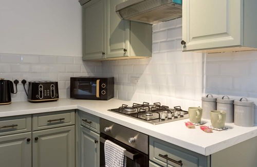 Sheffield House | Modern 2 Bedroom Home in Family-Friendly Sheffield