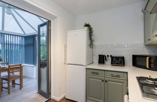 Sheffield House | Modern 2 Bedroom Home in Family-Friendly Sheffield