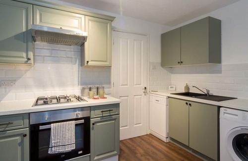 Sheffield House | Modern 2 Bedroom Home in Family-Friendly Sheffield