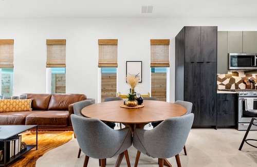 South Manchaca House | Discover Jester's Court: Family-Friendly & Pet Welcoming