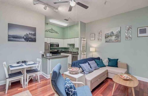 Springfield Apartment | Pet-Friendly 2 BR Apartment - Ideal for Relaxing Getaways