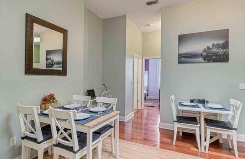Springfield Apartment | Pet-Friendly 2 BR Apartment - Ideal for Relaxing Getaways