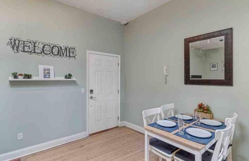 Springfield Apartment | Pet-Friendly 2 BR Apartment - Ideal for Relaxing Getaways