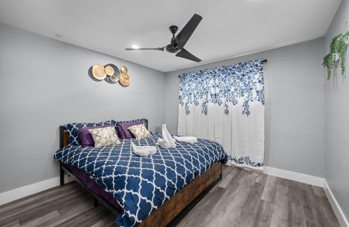 Houston Heights Apartment | Modern 2-BR Retreat in Heights with Pool & Pet-Friendly