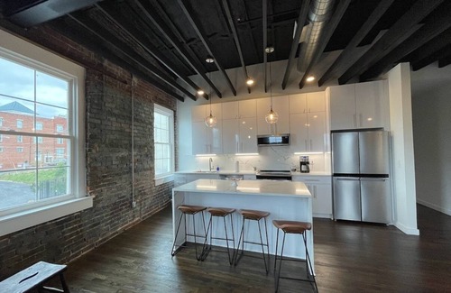 Mount Airy Apartment | Modern 2 BR Apartment in Downtown Mount Airy - Rated 10/10
