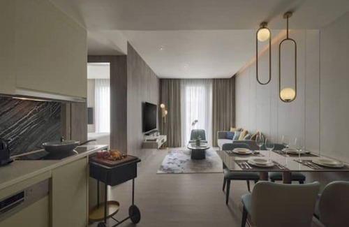Golden Triangle Hotel | Stylish 2-BR Suite Deluxe Bukit Bintang Breakfast