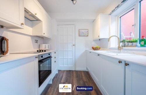 Splott House | Stylish Townhouse with Free Parking - Guest Rated 9.8