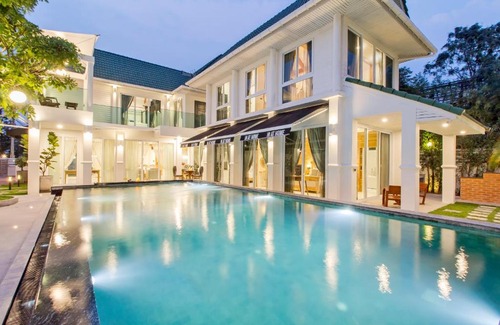 Nong Prue Villa | Elegant Oceanfront 2-Villa Getaway by Hi At Home