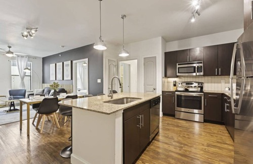Frisco Apartment | Stylish 2B near Legacy West, Wi-Fi, Fitness, Pool