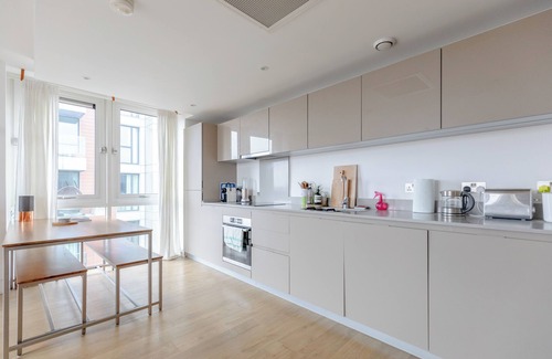 Bromley South Apartment | Stylish 2BD Flat with Incredible London Views & Great Amenities