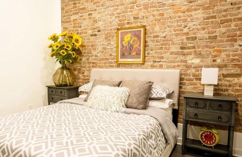 Old City Apartment | Trendy 2BD Loft in Vibrant Old City Near Family Attractions