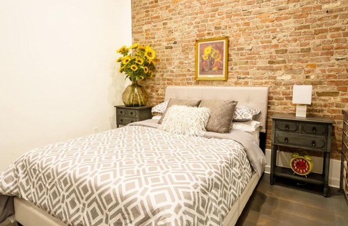 Old City Apartment | Trendy 2BD Loft in Vibrant Old City Near Family Attractions