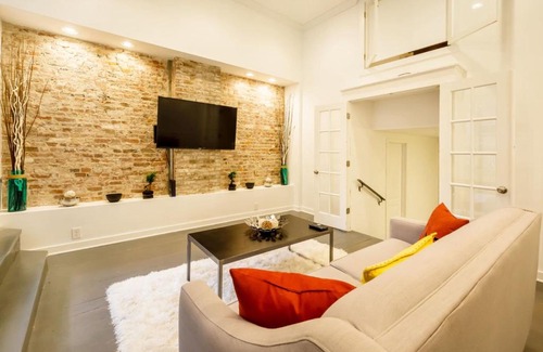 Old City Apartment | Trendy 2BD Loft in Vibrant Old City Near Family Attractions