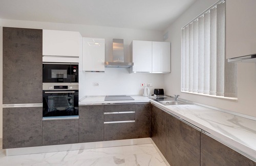 Swieqi Apartment | Cozy 2BR Apartment with Ocean View in Central St Julians