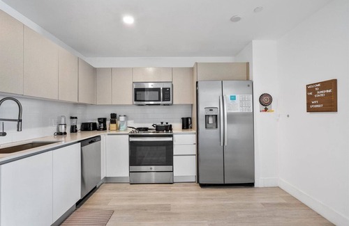 Ojus Apartment | Stylish Aventura 2BR Apartment with Pool and BBQ Area