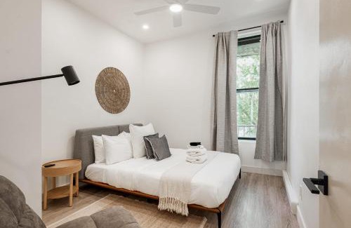 Saint Henri Apartment | Chic 2BR Apartment Steps from Atwater Market & Pet-Friendly