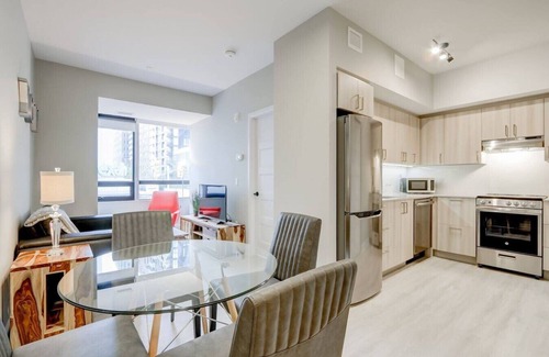 Centretown Apartment | Convenient Corporate Stays at The Met - 2 Bedroom Retreat