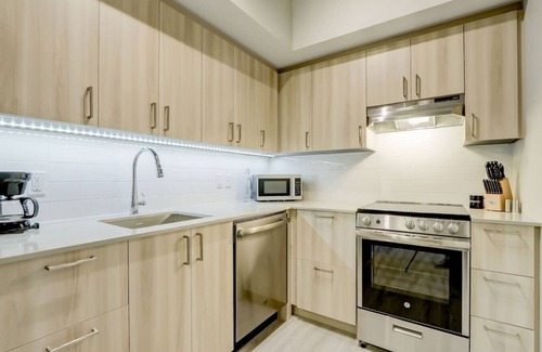 Centretown Apartment | Convenient Corporate Stays at The Met - 2 Bedroom Retreat