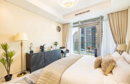 Downtown Dubai House | Elegant 2BR Retreat at Paramount Hotel Midtown, Rated 10/10