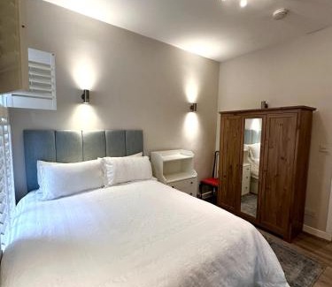 Bonnington Apartment | Stylish 2BR Central Edinburgh - Walk to Attraction