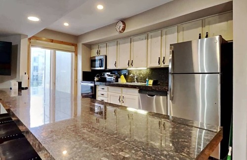 Peak 8 Condo | Modern 2BR Retreat with Hot Tub Access Near Ski Slopes