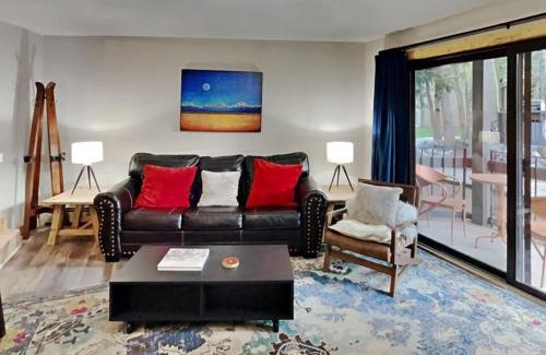 Peak 8 House | Inviting 2BR Retreat Near Skiing with Hot Tub Access