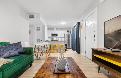 Highland Apartment | Stylish 2BR in Highland Austin TX 3330