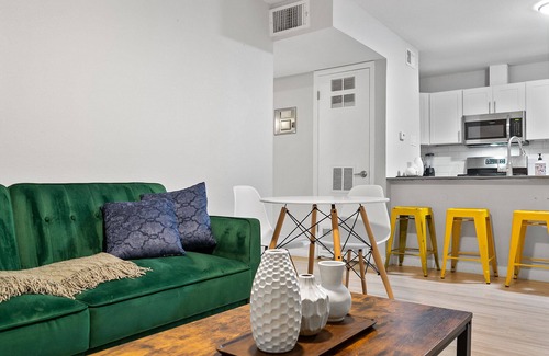 Highland Apartment | Stylish 2BR in Highland Austin TX 3330