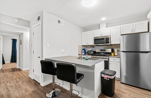 Highland Apartment | Stylish 2BR in Highland Austin TX 2382