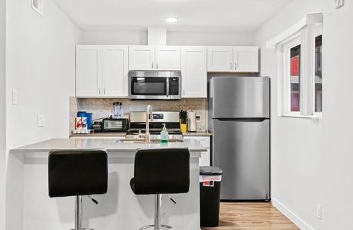 Highland Apartment | Stylish 2BR in Highland Austin TX 2382