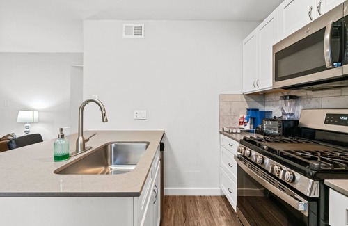 Highland Apartment | Stylish 2BR in Highland Austin TX 2382
