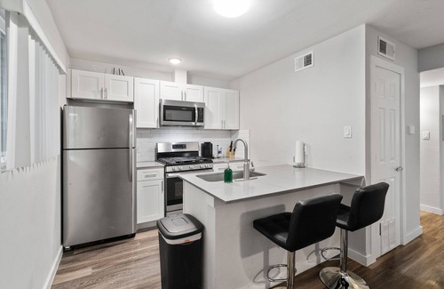 Highland Apartment | Stylish 2BR in Highland Austin TX 7323