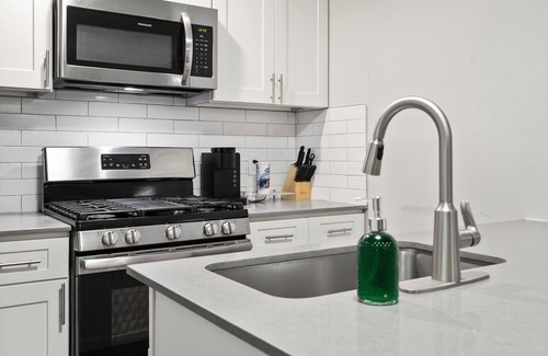 Highland Apartment | Stylish 2BR in Highland Austin TX 7323