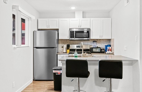 Highland Apartment | Stylish 2BR in Highland Austin TX 0322