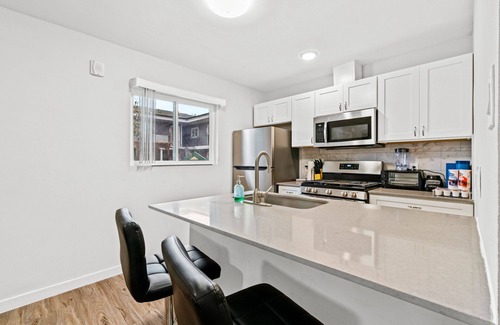 Highland Apartment | Stylish 2BR in Highland Austin TX 0322