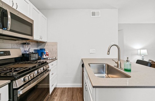 Highland Apartment | Stylish 2BR in Highland Austin TX 0322