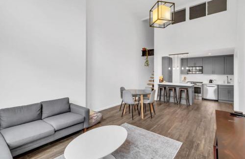 Gowanus Apartment | Modern 2BR Loft in Carroll Gardens - Pet and Child Friendly